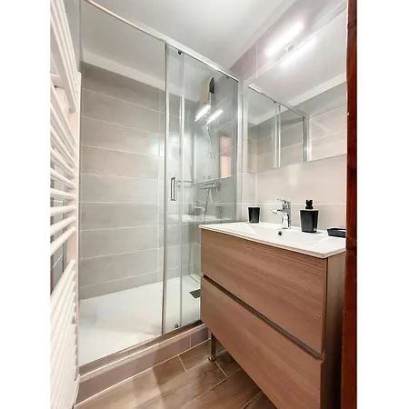 Renove Pour 5 A Avec Balcon Et Parking - Fr-1-818-29 *